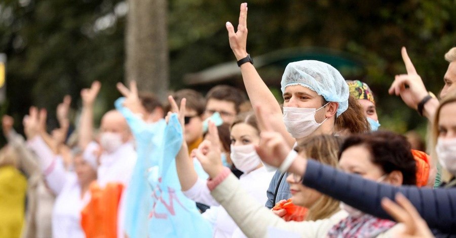 Медики Минского научно-практического центра хирургии вышли на акцию