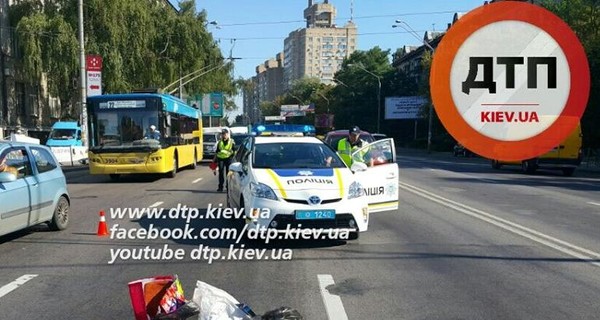 В Киеве водитель мотоцикла насмерть сбил пешехода