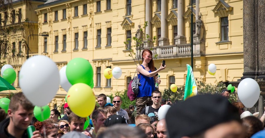 На марш за легализацию марихуаны в Берлине вышли восемь тысяч человек