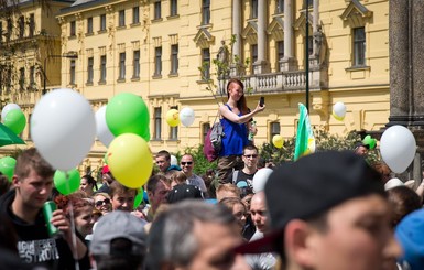 На марш за легализацию марихуаны в Берлине вышли восемь тысяч человек