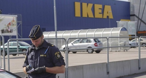 Покупателей шведской Икеи зарезали мигранты ножами из этого же магазина?