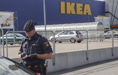 Покупателей шведской Икеи зарезали мигранты ножами из этого же магазина?