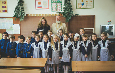 В Севастополе школьников пытаются одеть в форму гимназистов царской России