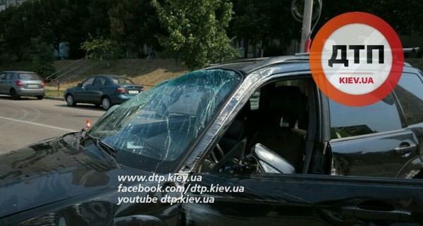 Жара в Киеве: водитель потерял сознание и протаранил три автомобиля