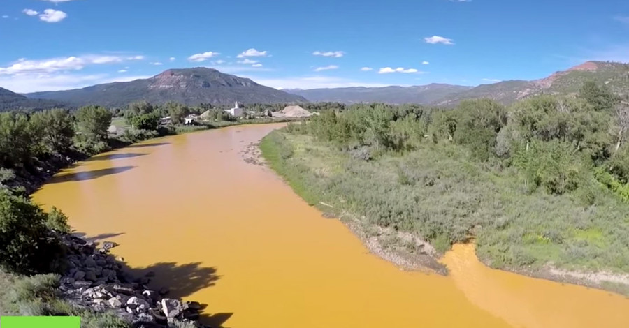 В Колорадо появилась ярко-желтая ядовитая река 