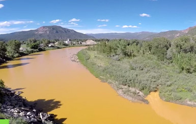 В Колорадо появилась ярко-желтая ядовитая река 