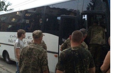 Военкомы Харькова насильно отправляют прохожих с улицы в военные части 