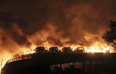 В Китае прогремели два взрыва: город Тяньцзинь охвачен огнем, гибнут люди и спасатели