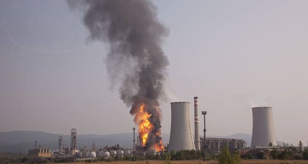 На химическом заводе в Чехии прогремели взрывы и начался крупный пожар