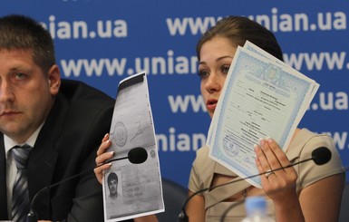 Жена миллионера-россиянина просит Порошенко вернуть ей детей