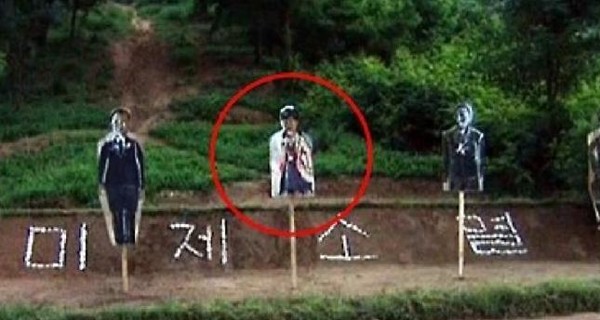 Cолдаты Ким Чен Ына отрабатывают стрельбу на фотографиях президента Южной Кореи?