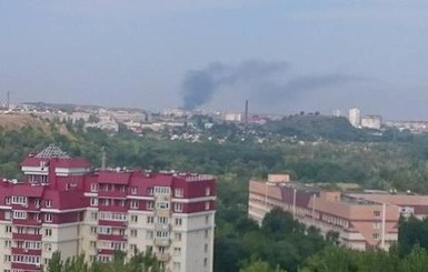 Соцсети: в Донецке прогремел взрыв, горит завод химических изделий