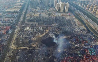 Появились фото с места взрывов в Китае