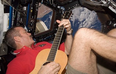 Канадский астронавт записал в космосе музыкальный альбом