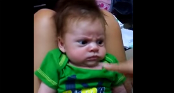Пользователей соцсетей покорил сердитый малыш