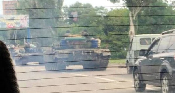 В Донецк вошла группа танков 