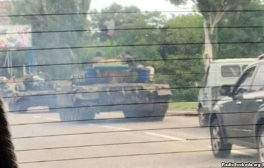В Донецк вошла группа танков 