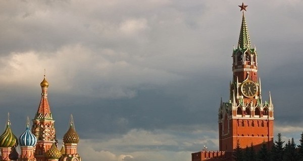 В Москве неизвестный открыл стрельбу у стен Кремля  