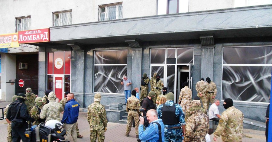 В Харькове разгромили казино, работавшее в одном доме с милицией