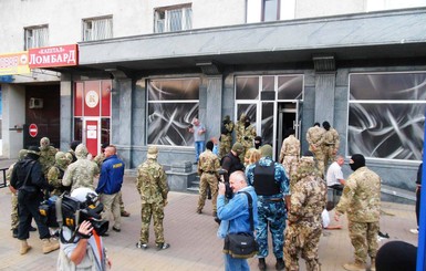 В Харькове разгромили казино, работавшее в одном доме с милицией