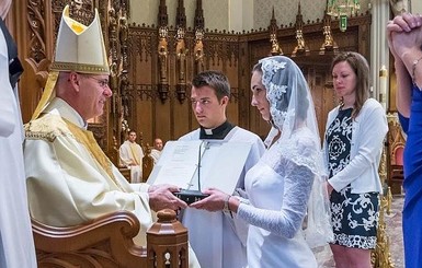 Американка вышла замуж за Иисуса Христа