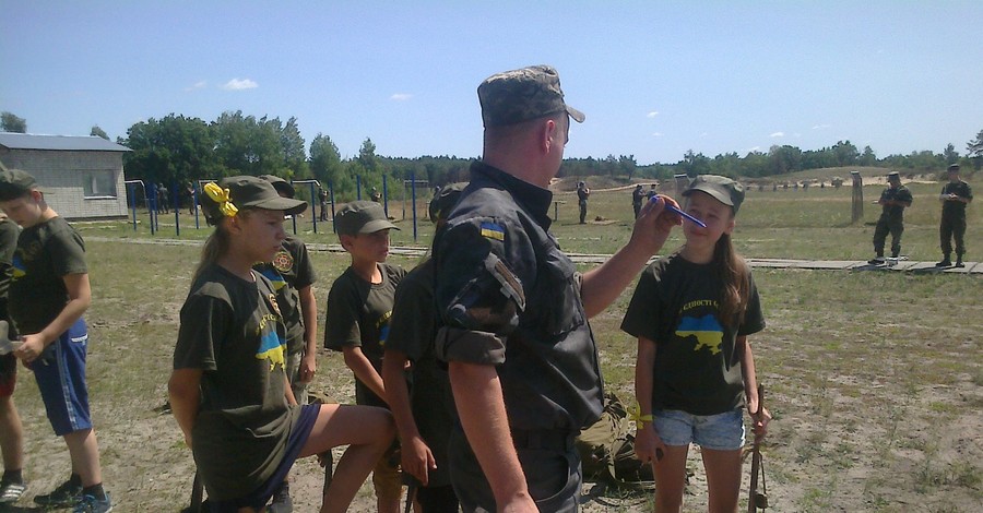 В Киеве набирают детей в лагерь на базе Нацгвардии