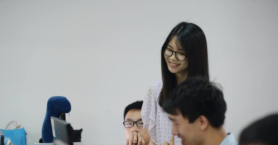 Китайские IT-компании нанимают красивых девушек для мотивации сотрудников