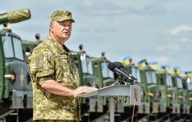 Порошенко в Харькове передал военным 