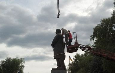 В Харьковской области снесли еще одного Ленина
