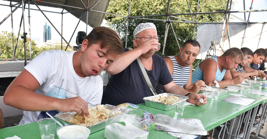 В Одессе самый быстрый едок умял сорок вареников за четыре минуты