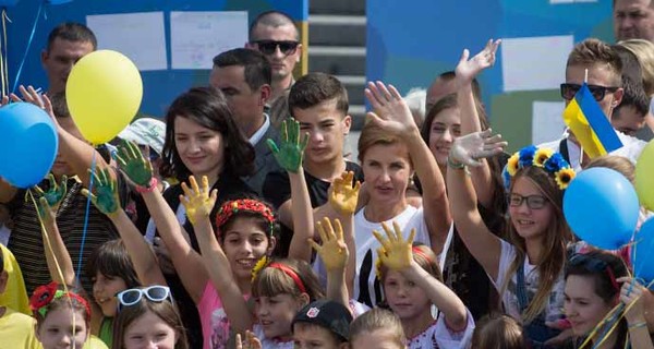 Марина Порошенко устроила на Майдане Незалежности флешмоб