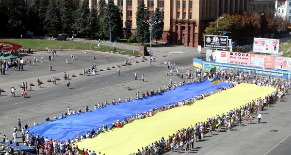 В Днепропетровске развернули самый большой в Украине 