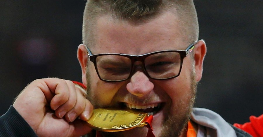 Пьяный чемпион мира расплатился с таксистом медалью