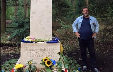 Экс-вице-премьер России Кох посетил могилу Степана Бандеры 