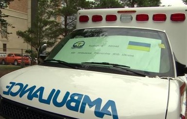Канадские медики передали Украине четыре современные машины скорой помощи