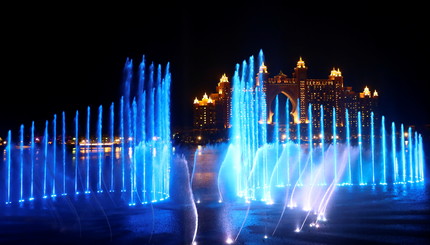 В Дубае открыли самый большой фонтан в мире