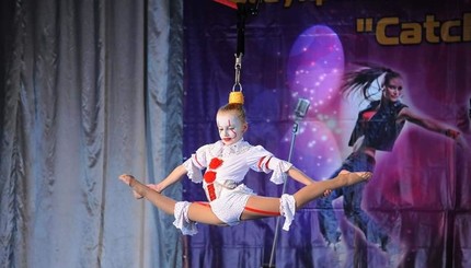 В Запорожье юные циркачки установили два национальных рекорда