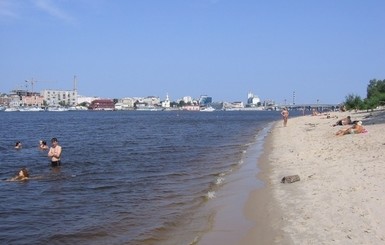 В Киеве нельзя купаться на одном пляже