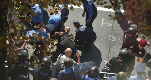 Медики: От взрыва гранаты пострадало более 25 человек