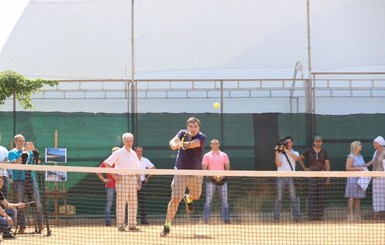 Саакашвили сыграл в теннис на корте Кивалова
