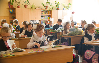 В Харькове учеников четвертых и седьмых классов оставили без книг