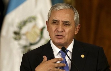Президента Гватемалы лишили неприкосновенности и отправят под суд