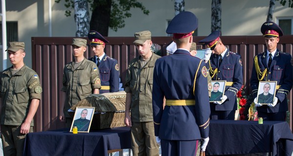 Мы ждем, что раздастся звонок и Саша скажет: 