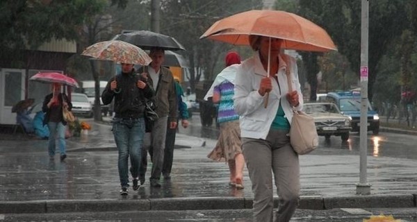 В Киеве на Подоле начался дождь: какими будут его последствия после задымления