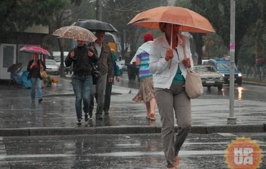 В Киеве на Подоле начался дождь: какими будут его последствия после задымления