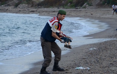 Как Европа отреагировала на смерть беженцев: что делать с теми, кто хочет жить?