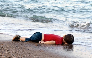 Отец утонувшего у берегов Турции мальчика-беженца вернулся домой на похороны