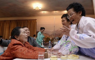 Северная и Южная Кореи обсудят встречу разделенных войной семей 