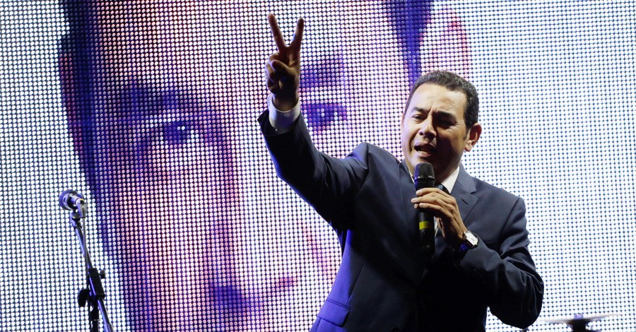 На выборах президента в Гватемале лидирует бывший юморист