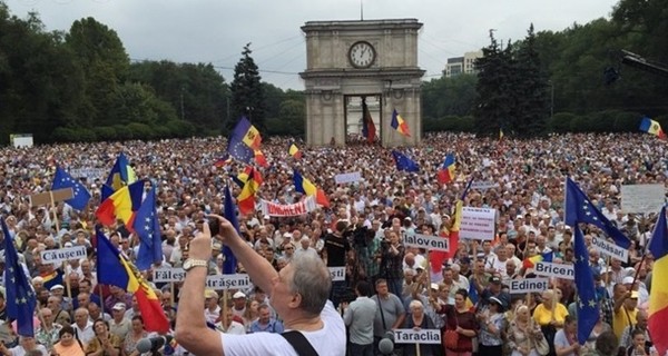 Протестующие в Кишиневе: 